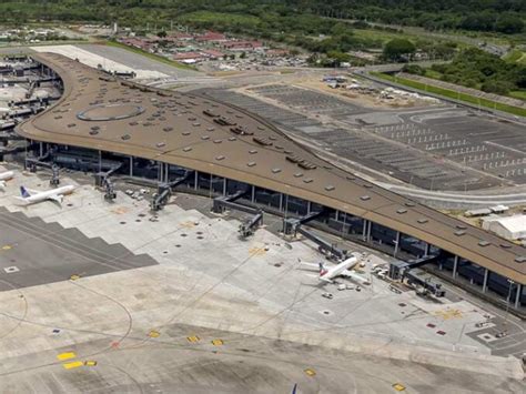 Panamá retoma de manera controlada los vuelos en el Aeropuerto