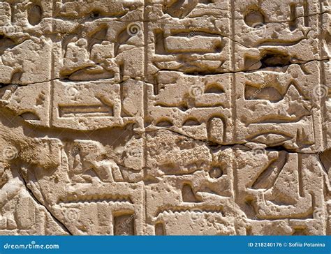 Antichi Geroglifici Egiziani Sul Muro Di Luxor In Egitto Fotografia