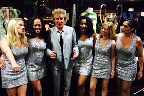 Glasgow 2014 Rod Stewart Had All The Luck As He Posed For A Picture