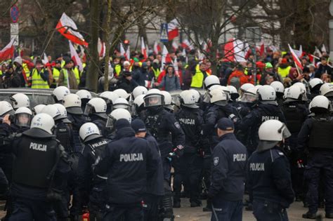 Konfederacja Rz D Si Owo Pacyfikuje Protesty Rolnik W Domagamy Si