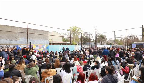 Kicillof Entreg Computadoras Personales A Estudiantes De San