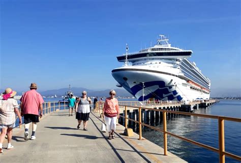 Arribó el primer crucero del 2020 al puerto de Manzanillo