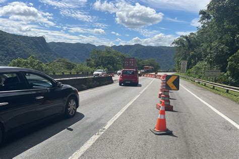 A restrição ao tráfego de caminhões na BR 277 nos finais de semana