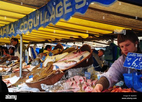 Mercado De Pescado Paris Fotografías E Imágenes De Alta Resolución Alamy