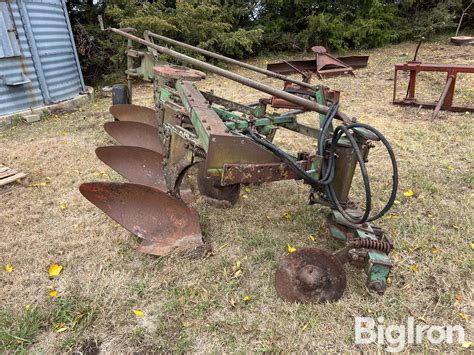 Oliver 565 4 16 Semi Mounted Moldboard Plow Bigiron Auctions