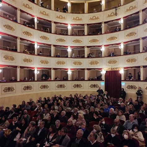 Grande Successo Della Stagione Teatrale Al Persiani Sindaco