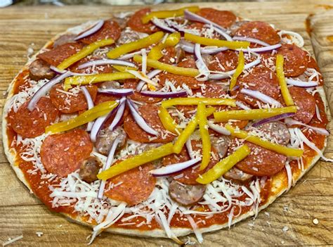 Great Eats Hawaii Sausage And Pepperoni Pizza With Zero Carb Pizza Crust