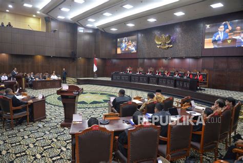 Anies Muhaimin Hadiri Sidang Perdana Sengketa Pemilu Di Mk Republika