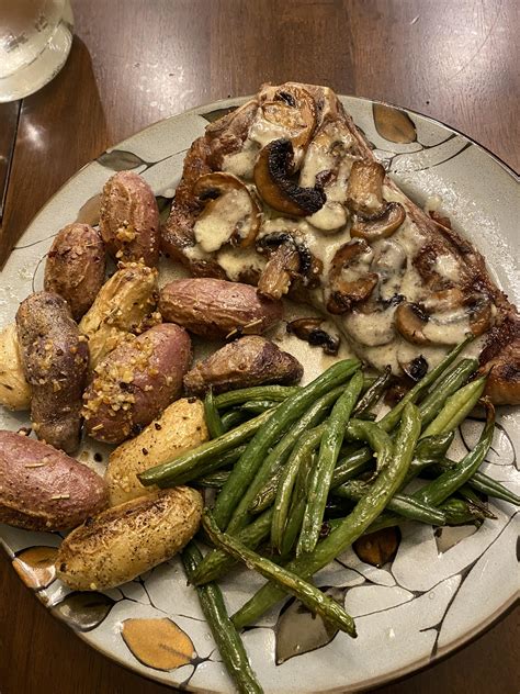 Roasted Rosemary Garlic Fingerling Potatoes And Green Beans New York Steak W Mushroom Blue