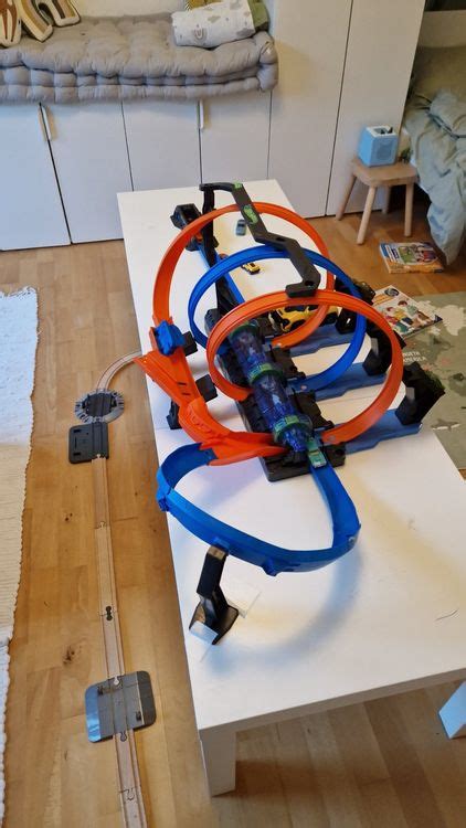 Hot Wheels Rennbahn Mit Looping Und Tisch Kaufen Auf Ricardo