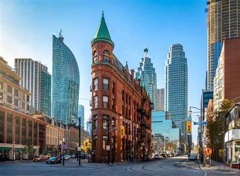 Media Shelf / The Most Stunning Travel Destinations in Canada