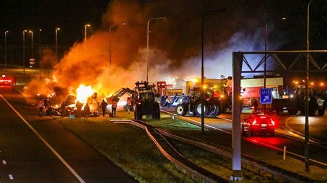 Actions Des Agriculteurs Sur Plusieurs Autoroutes A Ferm E Cause D