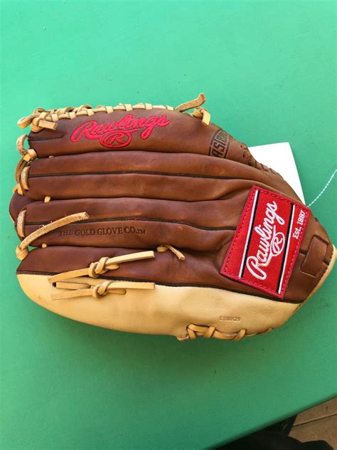 Used Rawlings Gold Glove Elite Right Hand Throw Outfield Baseball Glove