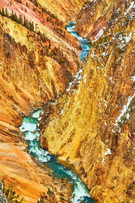 Premium Photo | Overlook of grand canyon of yellowstone in winter