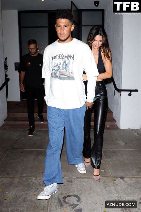 Kendall Jenner Sexy Seen Flaunting Her Hot Figure Alongside Devin Booker At Catch Steak In West