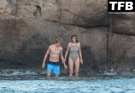 Maya Hawke Goes Nude For A Dip In St Barts Photos Onlyfans