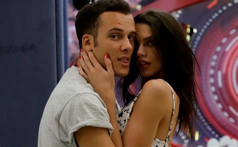 Ragazzo Si Trucca Come I Maneskin Aggredito Da Un Gruppo Di Bulli Gay Schifoso