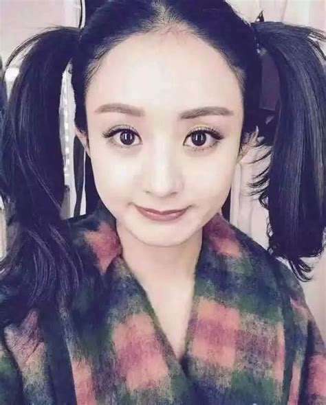 女星扎高双马尾超减龄，杨超越不羁，戚薇像极了美少女！