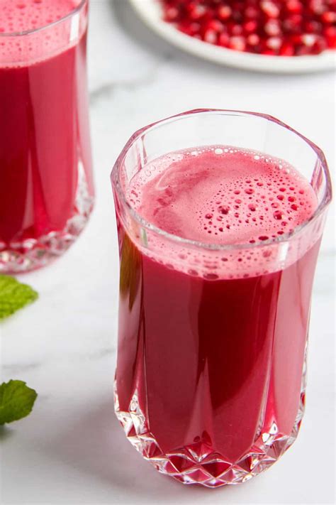 How to make homemade Pomegranate Juice - Ministry of Curry