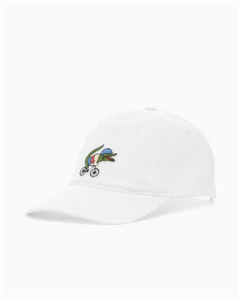 Lacoste X Netflix Unisex Cap Sex Education Wit Rk7743 00 Viq Shop Online Bij Footdistrict