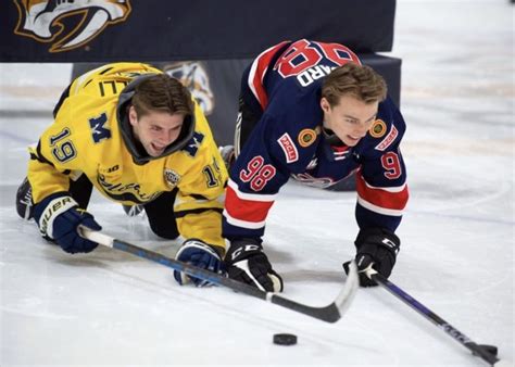 Pin By Mnwildgirl On Ice Hockey Babes Hockey Girlfriend Hot Hockey Players Bruins Hockey