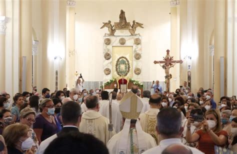 Reggio Calabria Bagno Di Folla Per Monsignor Giacomo DAnna Nuovo