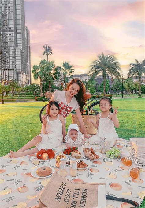 Các hot girl X đời đầu từng nổi tiếng và giàu có nhờ bán quần áo giờ ra sao