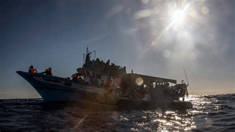 90 Migrants Mostly Pakistani Feared Drowned After Boat Capsizes Off