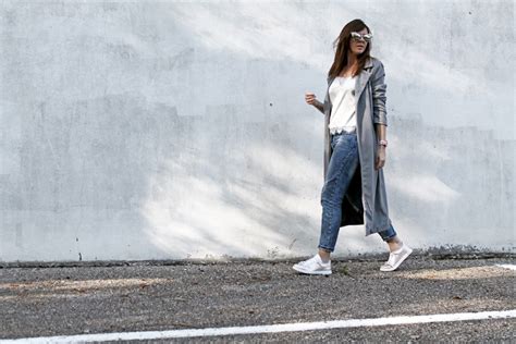 Top Lingerie In Pizzo Cappotto Lungo E Sneakers Rosa Amemipiacecosi Blog Di Moda Beauty E