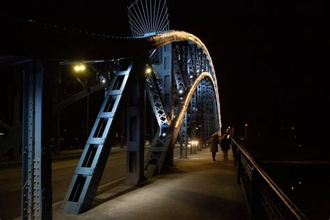 Urodzinowa iluminacja Mostu im Marszałka Józefa Piłsudskiego GALERIA