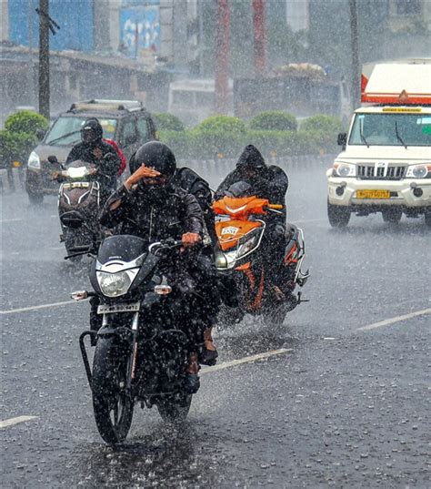 Heavy Rain Lashes In Mumbai