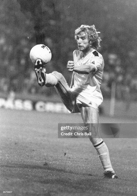 Tottenham Hotspur player Steve Archibald in action against Crystal ...