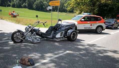 Waging Schwerer Unfall Zwischen Trike Und Motorrad Auf St Drei