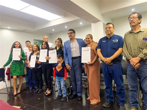 Entrega Alcalde T Tulos De Propiedad A Familias Gobierno Municipal