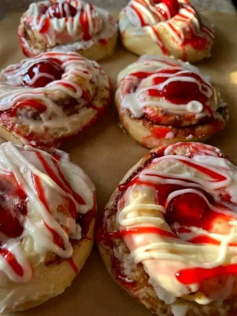 STRAWBERRY CHEESECAKE CINNAMON ROLLS Recipes