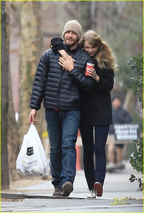 Jake Gyllenhaal & Taylor Swift: More Thanksgiving Pics!: Photo 2502029 ...