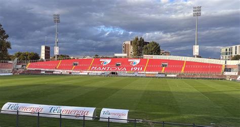 Calcio Serie C Il Settore Distinti Del Martelli Si Rif Il Look Per