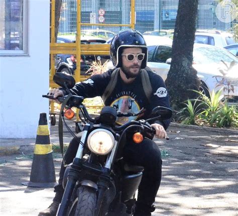 Foto Bruno Gagliasso Desembarca No Rio De Janeiro E Deixa Aeroporto