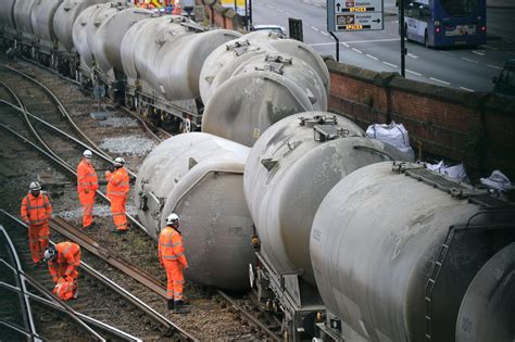 Sheffield Train Derailment Network Rail Confirm How Long Travel Disruption Will Last The Star