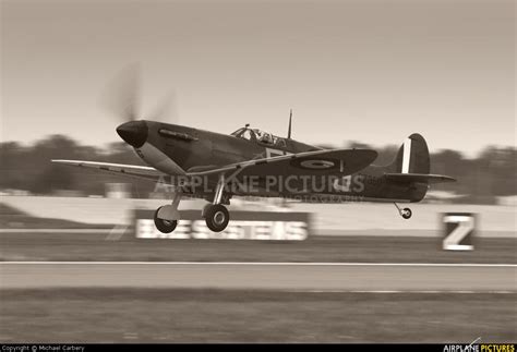 P7350 - Royal Air Force "Battle of Britain Memorial Flight" Supermarine ...