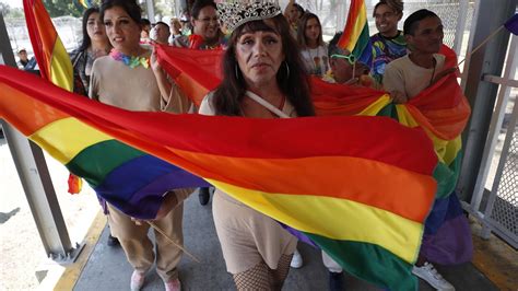 Eine Viertelmillion Menschen Auf Pride Parade In Mexiko Stadt