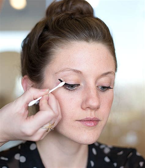 5 Tips On How To Apply Graphic Eyeliner And Graphic Eyeliner Designs