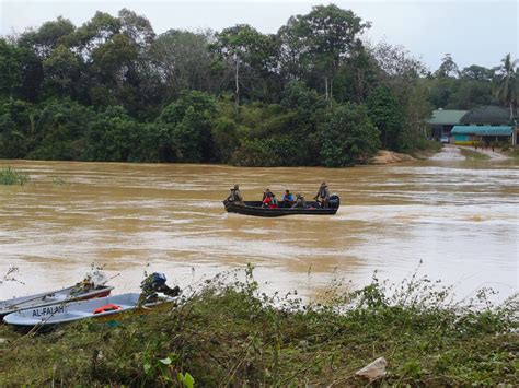 Banjir Jambatan Tenggelam 4 Kampung Di Kuala Krai Terputus Hubungan