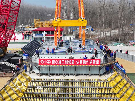 江苏靖江：张靖皋长江大桥南航道桥北主塔t1首节段吊装成功【3】 图片频道 人民网