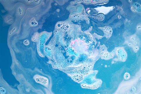 Review Lush Intergalactic Bath Bomb Oh My