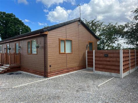 Holly Cabin With Hot Tub Self Catering In York Yorkshire