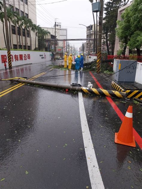 杜蘇芮颱風尾掃到 台南多處路樹和電桿傾倒 中華日報中華新聞雲