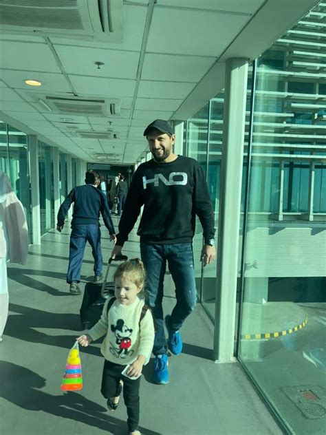 Shahid Afridi Shares New Pictures With Wife & Daughter From Travel ...