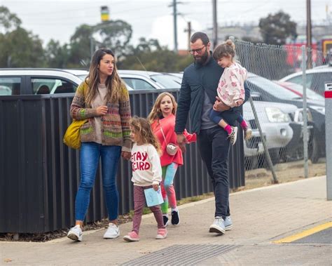 Gloria Jamie Dornan Otvoreno O Boli Nakon Smrti Oca Nakon Fatalne