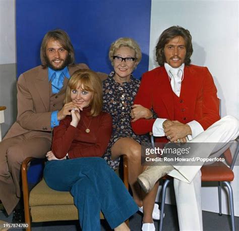 Maurice Gibb And Lulu Photos Et Images De Collection Getty Images